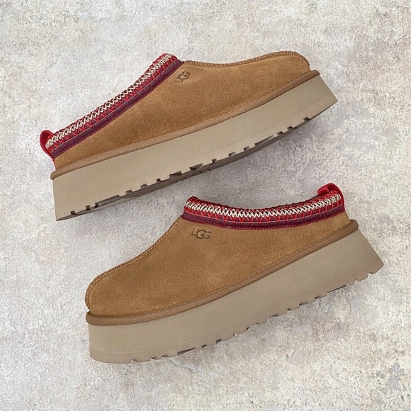 UGG Women's Tan and Red Platform Sandals🍞